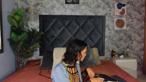 Snapshot of indi_rave chatting on 11.19.25 INDI online show from 11.19.25