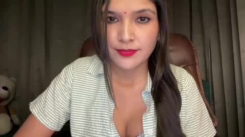 Snapshot of indian_meenakshi_69 chatting on 05.10.26 priya online show from 05.10.26