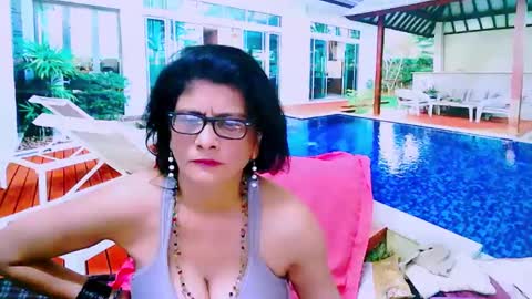 Snapshot of indianallure chatting on 12.30.24 Femiez online show from 12.30.24