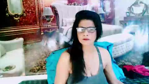 Snapshot of indianallure chatting on 01.06.25 Femiez online show from 01.06.25