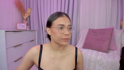 Snapshot of indiancutie_ chatting on 12.10.24 MIA online show from 12.10.24