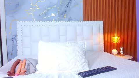 LITTLE AINHOA  online show from 02.11.25