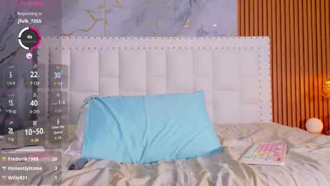 LITTLE AINHOA  online show from 10.15.25