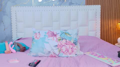 LITTLE AINHOA  online show from 11.04.25