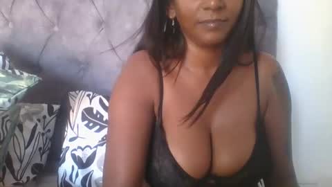 Snapshot of indianjasmin chatting on 02.13.25 priya online show from 02.13.25