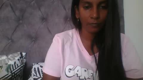 Snapshot of indianjasmin chatting on 02.15.25 priya online show from 02.15.25