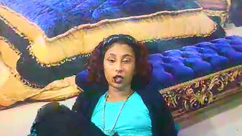 Snapshot of indiansexybutt4u2luv chatting on 07.12.26 indiansexybutt4u2luv online show from 07.12.26