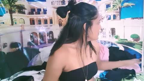 Snapshot of indiansexysmyle chatting on 10.25.25 Azi online show from 10.25.25