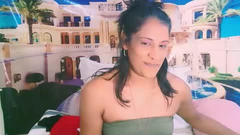 Snapshot of indiansexysmyle chatting on 10.26.25 Azi online show from 10.26.25