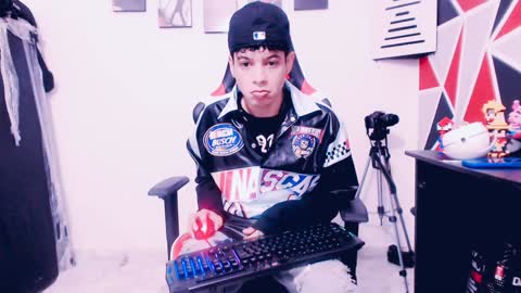 Snapshot of indomitablebeast chatting on 01.25.25 matias online show from 01.25.25