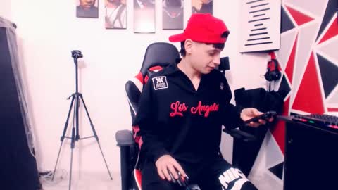 Snapshot of indomitablebeast chatting on 11.20.25 matias online show from 11.20.25