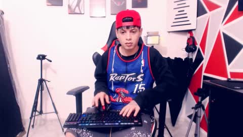 Snapshot of indomitablebeast chatting on 11.29.25 matias online show from 11.29.25