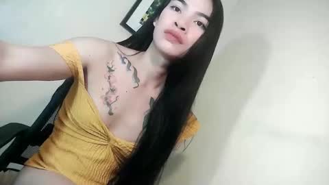 Snapshot of indra_mae chatting on 05.08.26 Mae online show from 05.08.26