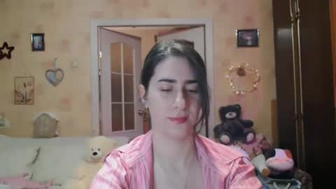 Snapshot of inelika chatting on 09.19.25 Inna  online show from 09.19.25