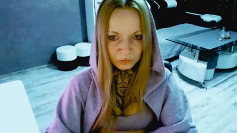 InesDesire online show from 10.17.25