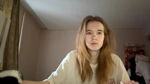 Snapshot of inespacheco chatting on 02.25.26 Sofia online show from 02.25.26