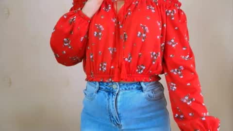 Snapshot of inessa_beauty chatting on 05.19.26 Inessa online show from 05.19.26