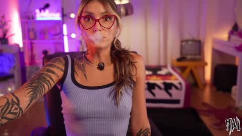 Snapshot of informal_ chatting on 10.10.25 MAL ---  online show from 10.10.25