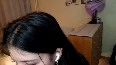 Mia online show from 04.11.26