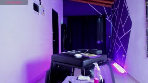 Snapshot of ink_demon chatting on 10.01.25 demon online show from 10.01.25