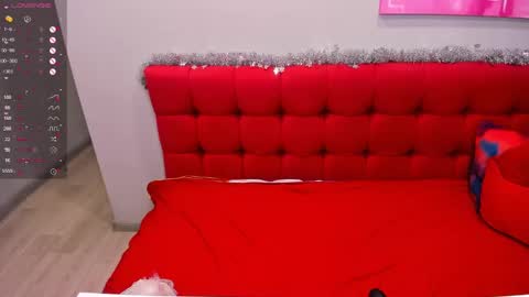 Snapshot of innalovely chatting on 12.27.24 Inna online show from 12.27.24