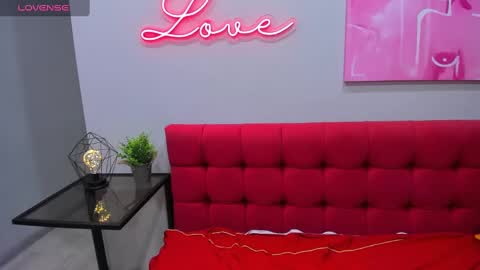 Snapshot of innalovely chatting on 01.25.25 Inna online show from 01.25.25