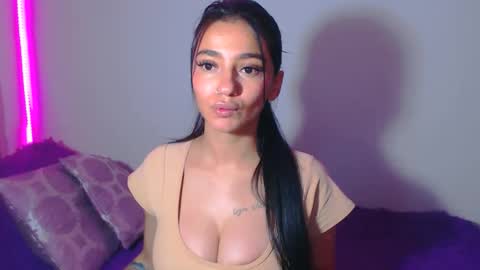 Snapshot of innocent_fox chatting on 05.06.26 Abril online show from 05.06.26