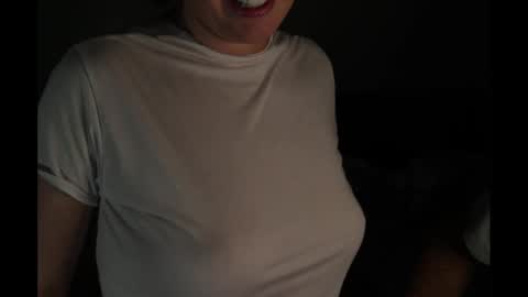 Snapshot of innocentisla chatting on 01.23.25 innocentisla online show from 01.23.25