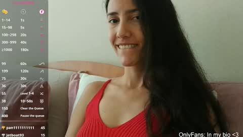 Snapshot of innocentlatiina chatting on 02.04.26 Laroa online show from 02.04.26