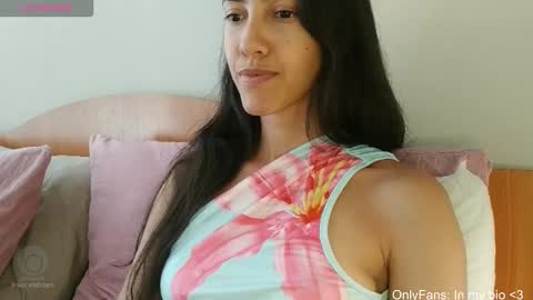 Snapshot of innocentlatiina chatting on 02.15.26 Laroa online show from 02.15.26