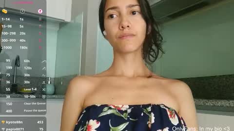 Snapshot of innocentlatiina chatting on 03.05.26 Laroa online show from 03.05.26