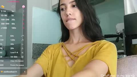 Snapshot of innocentlatiina chatting on 03.31.26 Laroa online show from 03.31.26