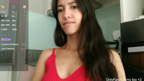 Snapshot of innocentlatiina chatting on 04.10.26 Laroa online show from 04.10.26