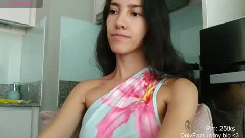 Snapshot of innocentlatiina chatting on 04.30.26 Laroa online show from 04.30.26