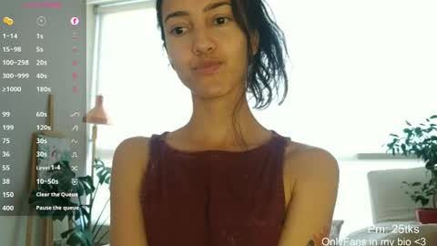 Snapshot of innocentlatiina chatting on 05.04.26 Laroa online show from 05.04.26