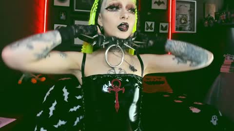 Snapshot of insania_999 chatting on 01.28.25   SANIA  online show from 01.28.25