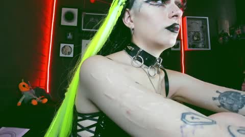 Snapshot of insania_999 chatting on 01.28.25   SANIA  online show from 01.28.25