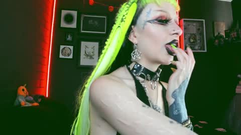 Snapshot of insania_999 chatting on 02.04.25   SANIA  online show from 02.04.25