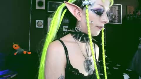 Snapshot of insania_999 chatting on 02.13.25   SANIA  online show from 02.13.25