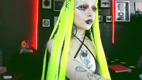 Snapshot of insania_999 chatting on 02.18.25   SANIA  online show from 02.18.25