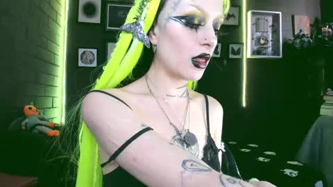 Snapshot of insania_999 chatting on 02.19.25   SANIA  online show from 02.19.25