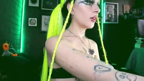 Snapshot of insania_999 chatting on 02.21.25   SANIA  online show from 02.21.25