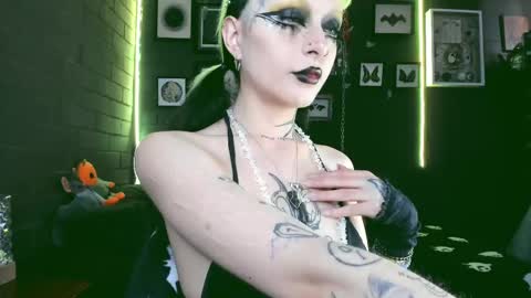 Snapshot of insania_999 chatting on 02.26.25   SANIA  online show from 02.26.25