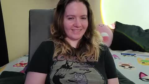Snapshot of internetfairy_xo chatting on 05.15.26 Faye online show from 05.15.26