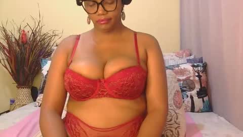 Snapshot of intimacysexy chatting on 05.25.26 boniswa caroline online show from 05.25.26