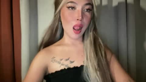 Snapshot of into_the_nightxxx chatting on 02.19.26 KATH online show from 02.19.26