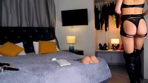 inviting_tina online show from 02.04.26