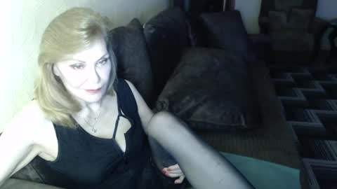 Snapshot of irenalegs chatting on 04.27.26 irenalegs online show from 04.27.26
