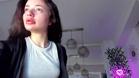 Snapshot of irenevon chatting on 02.09.25 Ir s room online show from 02.09.25