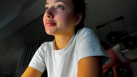 Snapshot of irenevon chatting on 09.26.25 Ir s room online show from 09.26.25